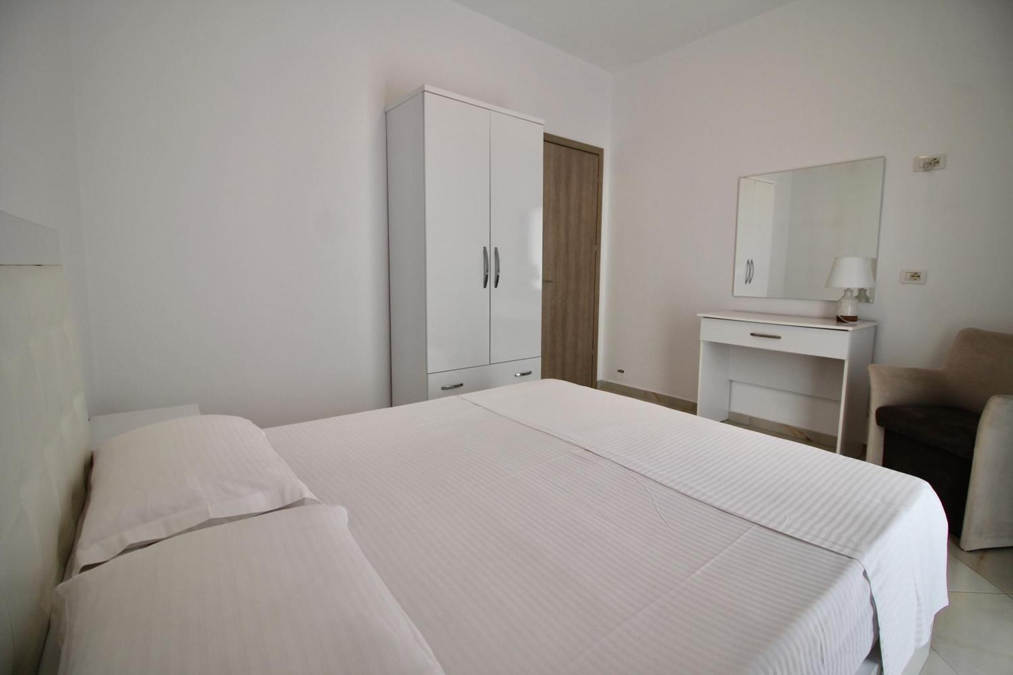 Saranda Apartaments Meta Екстериор снимка