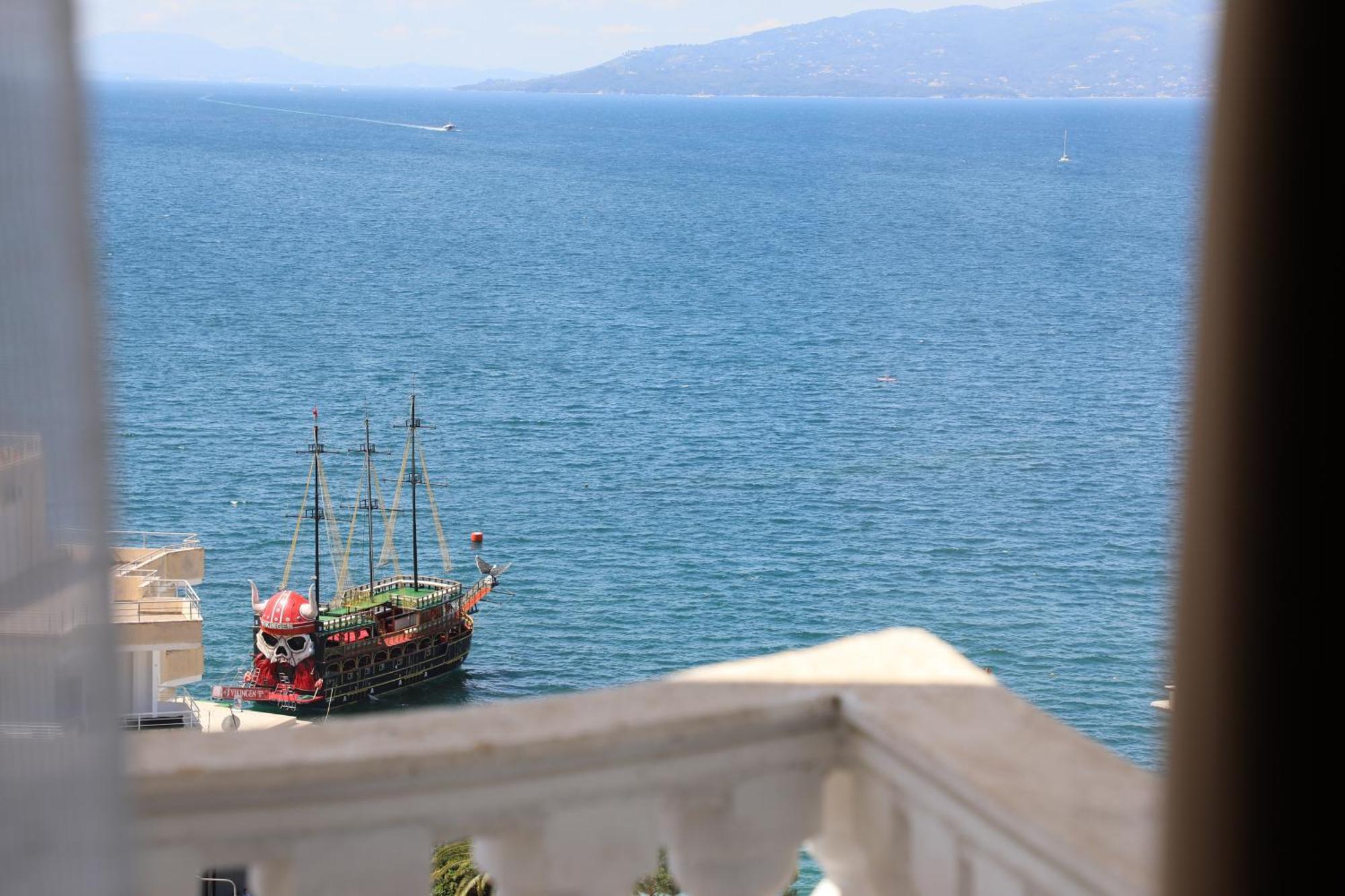 Saranda Apartaments Meta Екстериор снимка