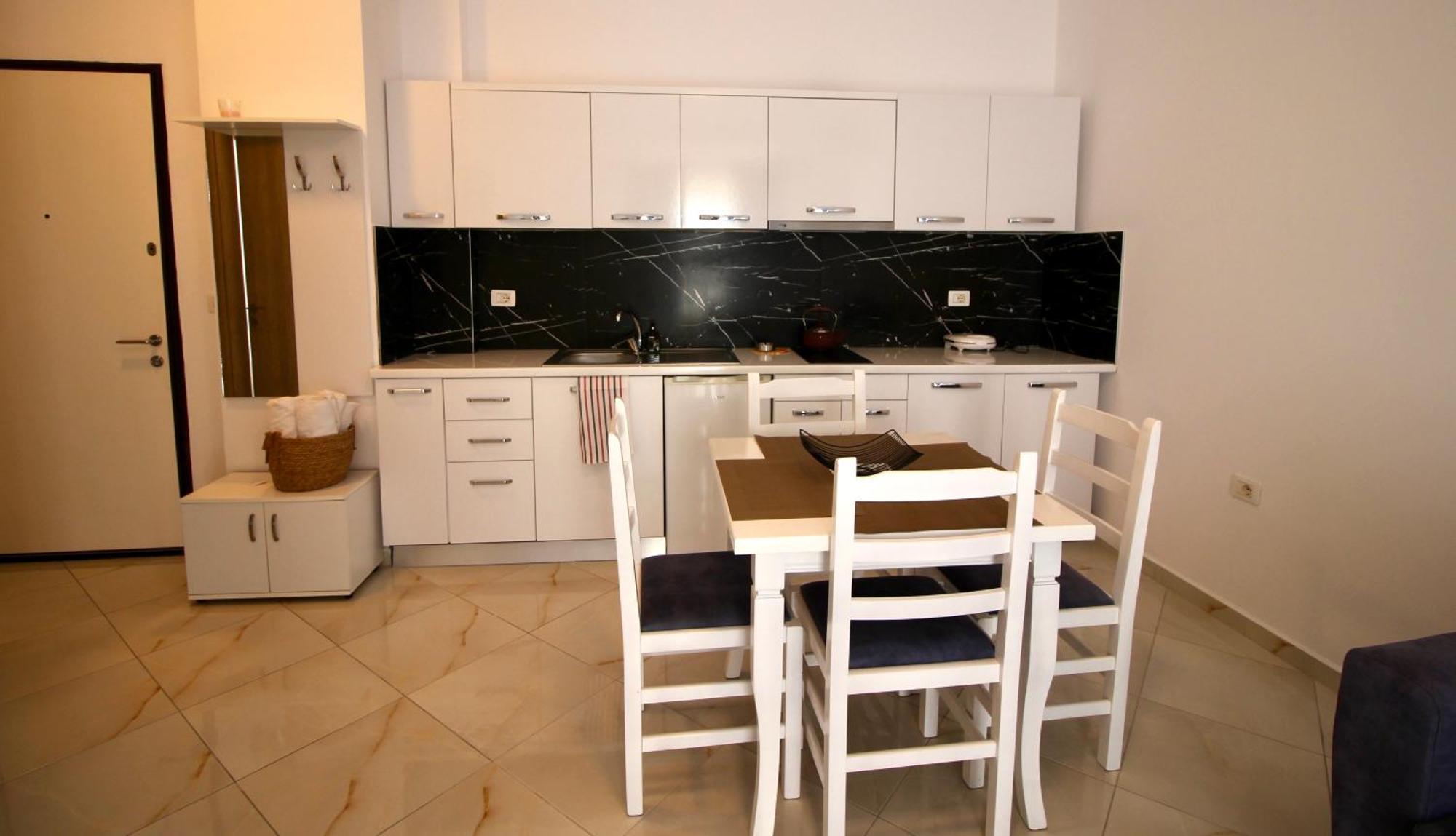 Saranda Apartaments Meta Екстериор снимка