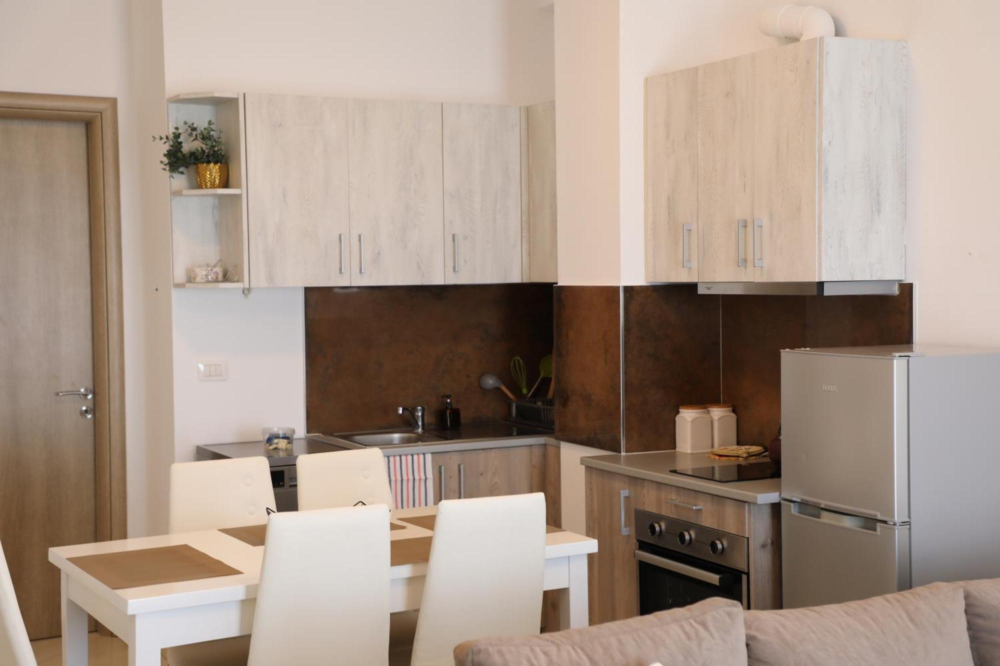 Saranda Apartaments Meta Екстериор снимка